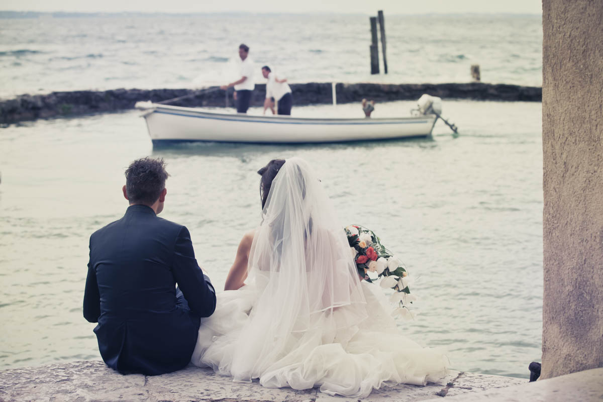 Wedding photo services. wedding photographer. We specialize in wedding reportage and we create spontaneous photos not posing. Bardolini, Torri del Benaco, lake Garda