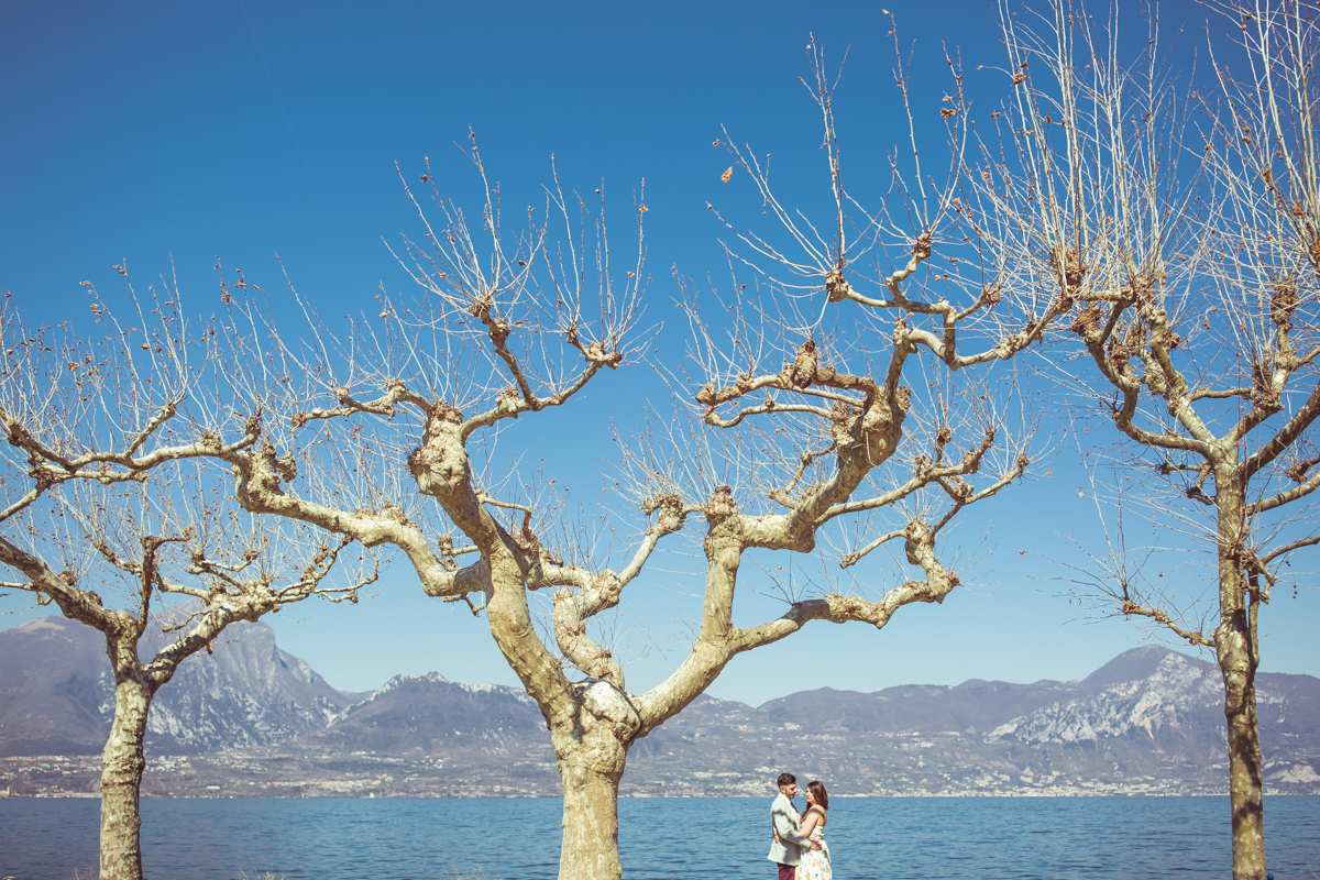 Love escapes in Torri del Benaco on Lake Garda, photo by GianLuigi Pasqualini Torri del Benaco - GLPSTUDIO Photographer for weddings and lifestyle in Verona and Lake Garda