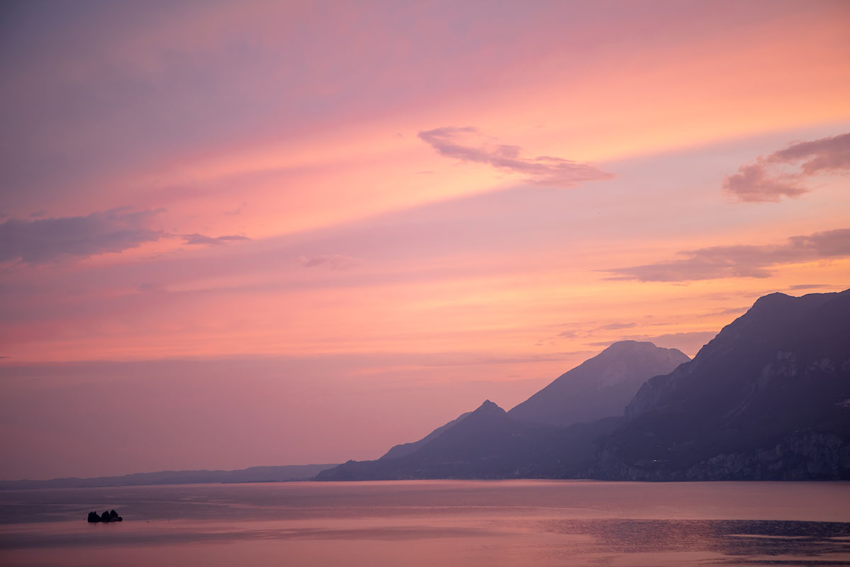 Sunset on Lake Garda in Val di Sogno in Malcesine - Portrait, wedding, lifestyle and events photographer in Verona, Garda Lake