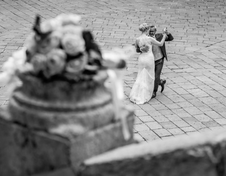 Spouses dance in Verona, the city of love