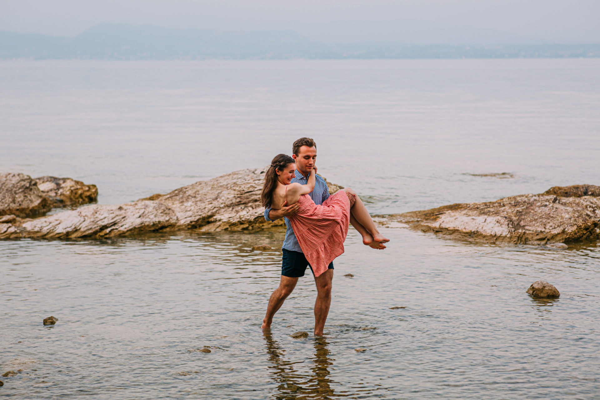 Shooting coppia a Sirmione e il lago di Garda