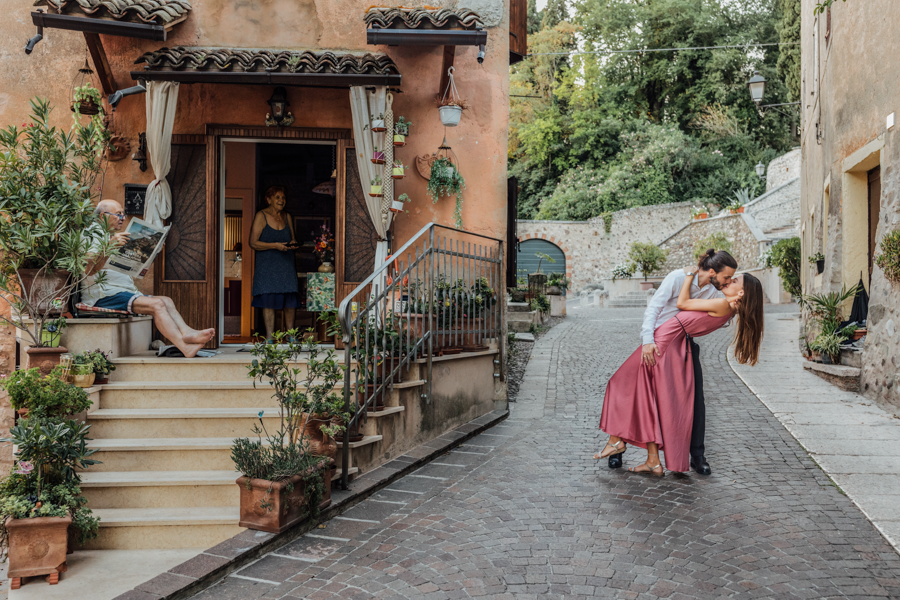 I photograph love stories on Lake Garda