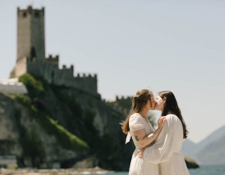 Photoshoot and portraits of an LGBT+ couple on Lake Garda
